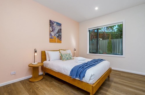 Ainslie Apartment | New 4 bedroom city home with Tesla charger