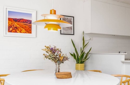 Kingston Apartment | Stylish apt facing the historic Telopea Park