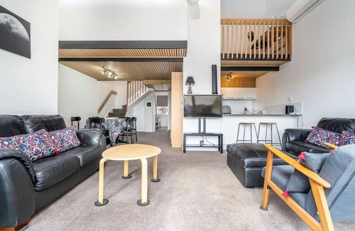 Kingston Apartment | 3BR Loft Apt 1min to Kingston Foreshore!