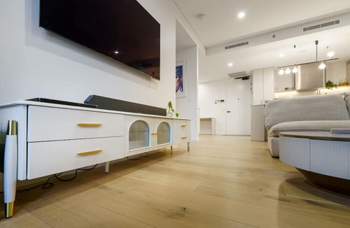 Griffith Apartment | Luxury Griffith Retreat steps from Iconic Manuka