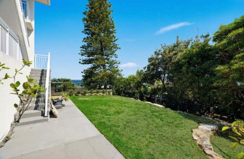 Forresters Beach House | Glass House Retreat at Forresters