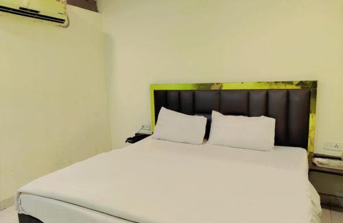 Paharganj Hotel | LE Cashew Near New Delhi Railway station