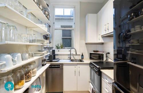 Kings Cross Apartment | Quiet Art Deco 3BR Retreat in the Heart of Potts Point