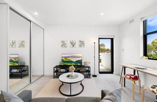 Harris Park Bed & Breakfast | Modern & Spacious Studio Near Parramatta CBD