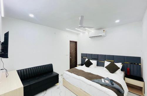 Lajpat Nagar Hotel | Hotel Signature Plaza - Near Lajpat Nagar Metro