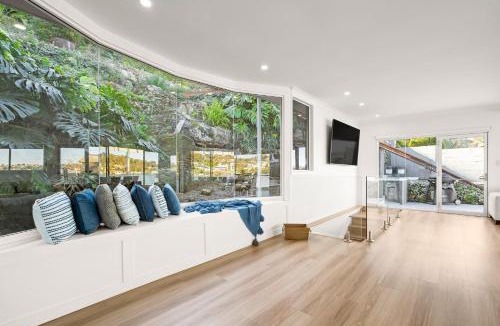 Oatley House | The Oatley River House with Jetty & Water Views