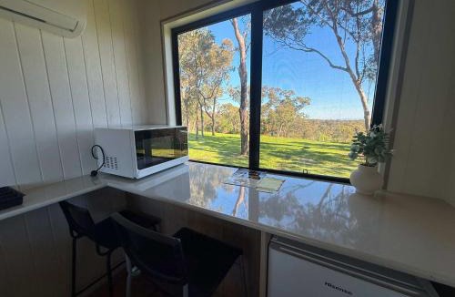 Canoelands House | The Kookaburra - Bushland Views & Cozy Loft