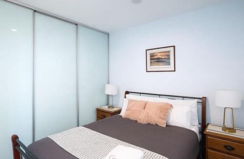 Canberra City Centre Apartment | 3 BRs topfloor view@Heart of Canberra free parking