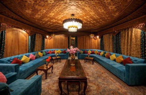Dal Lake Hotel | Floating Luxury Group Of Houseboats