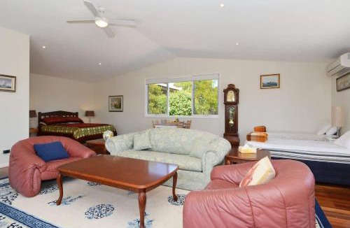 Morisset Park Apartment | Lake Macquaries' Edgewater Studio at Morisset Memories