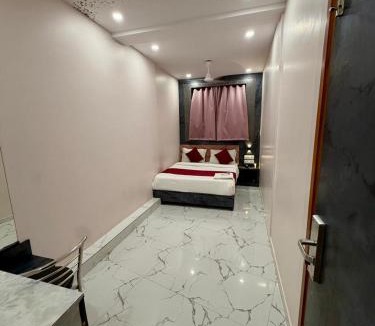 Malad East Hotel | Hotel Classy Comfort Near Exhibition Centre Nesco Goregoan