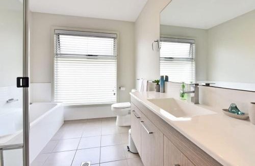 Caves Beach Villa | Whale Tales at Caves Beach Villas