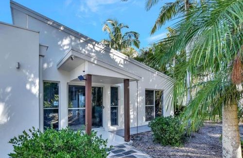 Dora Creek House | Lake Palm Resort Luxury Retreat absolute Waterfront on 3 acres at Lake Macquarie.
