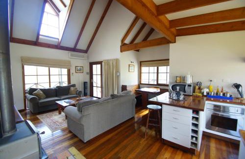 Lovedale Cabin | Manzanilla Ridge