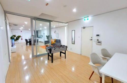 Surry Hills Apartment | 3 min from Central Station Family-friend CBD stay