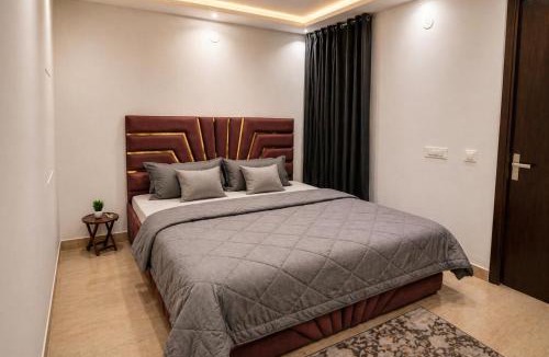 Chhatarpur Apartment | 3BHK with spacious living room near Airport, South Delhi