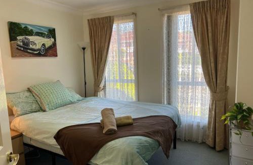 Bexley North House | Bexley North Entire 2 Storey House 4 or 5 BR 11 Beds 5 mns walk to Train Station and Close to Airport , Sydney CBD