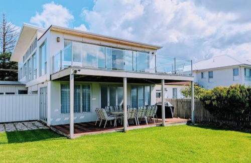 Woonona House | Beachfront Paradise at Woonona
