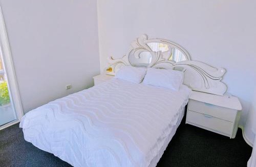 Woonona House | Beachfront Paradise at Woonona