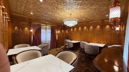 Dal Lake Hotel | Suroor Houseboat