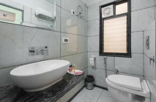 Delhi Hotel | Hotel O By OYO kings court
