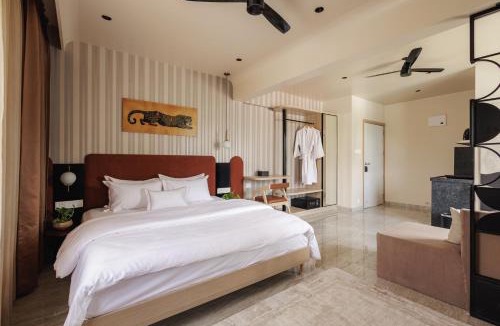 Hadapsar Hotel | Abhibha Suites Waterfront