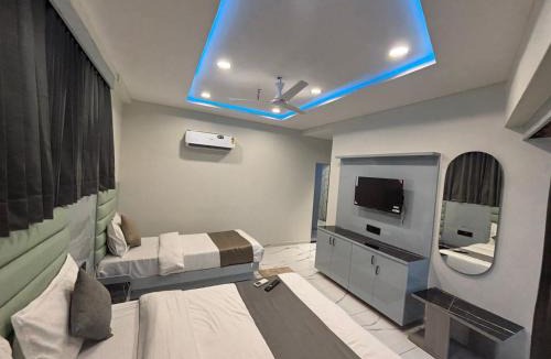 Maninagar Hotel | Hotel Planet Lake