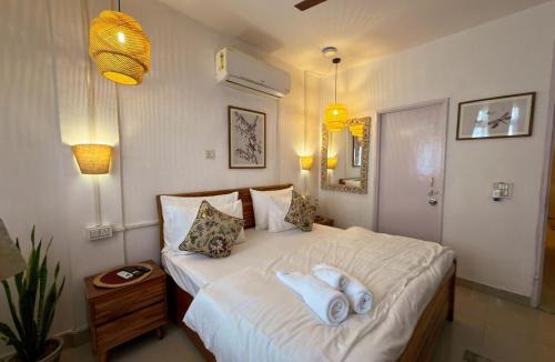 Saket Apartment | Cozy 3BHK with Sunlit Rooms, Near Select CityWalk Saket