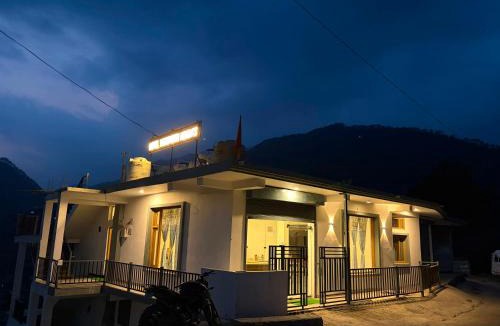 Barkot Hotel | Yamunotri Heights