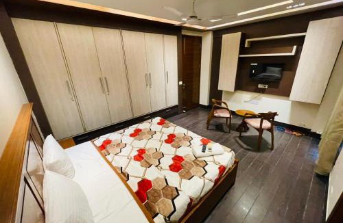 Saket Apartment | Divine India Bed and Breakfast - Sharing Homestay