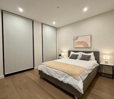 Lidcombe Apartment | Stylish 3BR Apartment, Next to Stadium, Large Terrace, Free WiFi