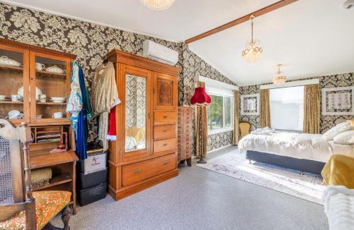 Woodville House | Dei Gratia High Tea House, 11A Loch Goyle Dr, Woodville - a quirky retreat with linen, aircon and Wi-Fi