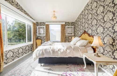 Woodville House | Dei Gratia High Tea House, 11A Loch Goyle Dr, Woodville - a quirky retreat with linen, aircon and Wi-Fi