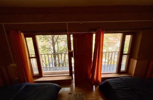 Banjar Apartment | Tirthan river and wildlife cottage