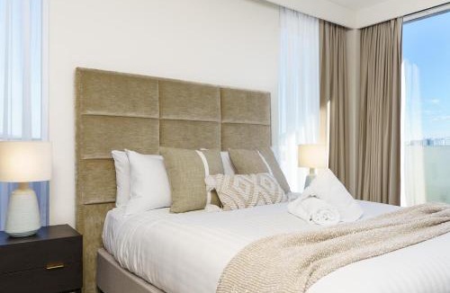 Kingston Apartment | Sub-Penthouse with Lake Views, Kingston Foreshore - Hosted by Canstay
