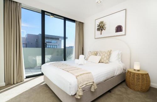 Kingston Apartment | Sub-Penthouse with Lake Views, Kingston Foreshore - Hosted by Canstay