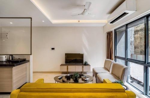 Kurla Apartment | Vienna Studio near BKC Pool Wi-Fi Kitchen
