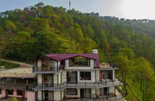 Kasauli Villa | ELIVAAS Signature Kosh Villa with Private Balconies & Panoramic 360 Mountain Views