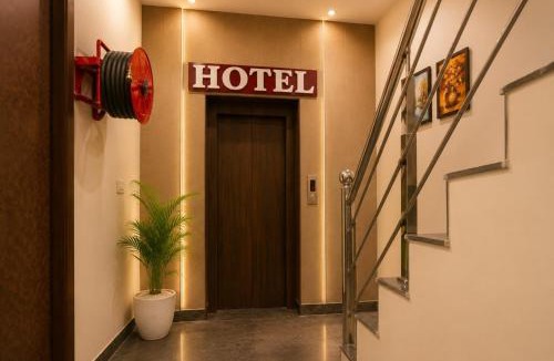 Mohali Hotel | Hotel Devine Opp Jubilee Walk Mall & Near Gurdwara Sohana