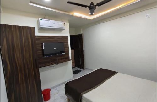 Pandharpur Hotel | ishwari heights lodging