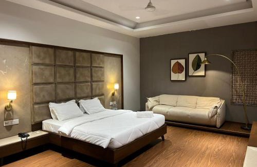 Bardoli Hotel | DK Club & Resort