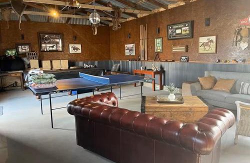 Gundaroo House | Trawalla Farm Stays - Entire House and Large Pool Bar - Perfect for Groups