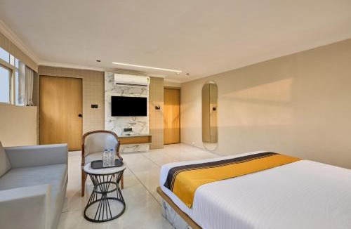Navrangpura Hotel | Itsy Hotels Grand CG