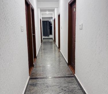 Madiwala Cabin | Lowfare Hotels Bengaluru