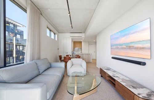 Kingston Apartment | Tranquil 2-Bed with Water View