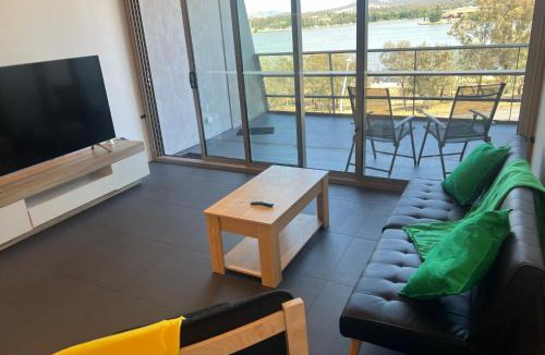 City West Bed & Breakfast | Luxe 1 BR Retreat Lake Views at Nishi New Acton Canberra City