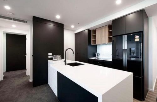 City East House | Private Ensuite Bedroom with Lake and Mountain Views in Shared Home City Centre Canberra plus Parking