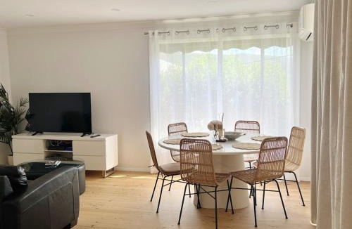 Erina Villa | Coast and Relaxing Convenience Retreat
