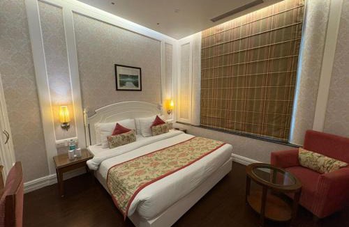 Connaught Place Hotel | Hotel Bright