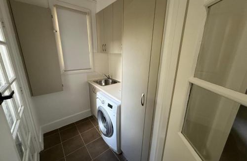Braddon House | Charming Cottage Walk to City and Eat Street
